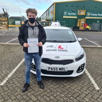 Congratulations to Tom Daly from Cambridge who passed his driving test 1st time on the 1-12-21 after taking driving lessons with MR.L Driving School.