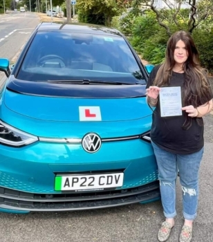Congratulations to Niaz Faisali who passed her automatic driving test 1st time in Cambridge on the 17-8-22 after taking driving lessons with MR.L Driving School.