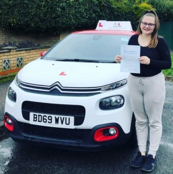 Congratulations to Amy Allen from Cambridge who passed 1st time on the 12-12-19 with just 2df´s after taking driving lessons with MR.L Driving School.