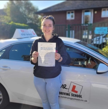 Congratulations to Bethany Walker from Cambridge who passed 1st time with just 2 minor faults on the 13-10-21 after taking driving lessons with MR.L Driving School.