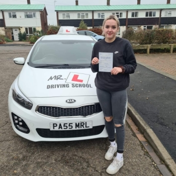 Congratulations to Chloe Soer from Cambridge who passed her driving test 1st time and with only 1 driving fault on the 20-12-21 after taking driving lessons with MR.L Driving School.