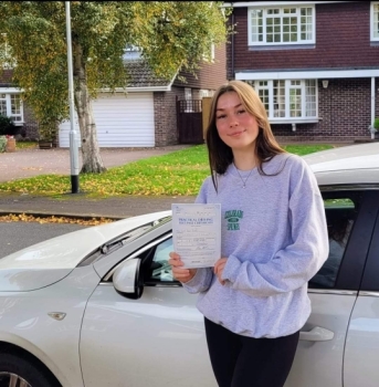 Congratulations to Lucy Young from Newmarket who passed her driving test in Cambridge on the 27-10-22 after taking driving lessons with MR.L Driving School.
