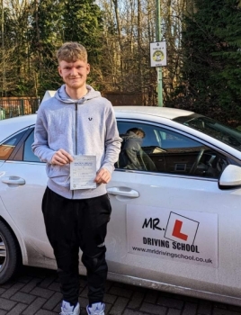 Congratulations to Alex Armsworth from Mildenhall who passed his driving test 1st time in Bury St Edmunds on the 14-2-23 after taking driving lessons with MR.L Driving School.