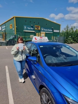Congratulations to Raya Gam from Cambridge who passed her driving test in Cambridge on the 16-5-23 after taking driving lessons with MR.L Driving School.