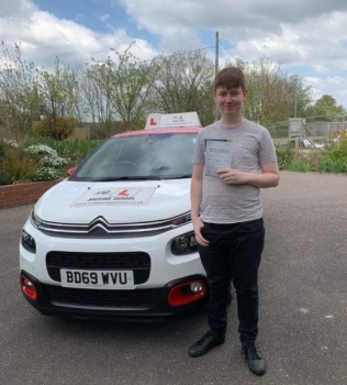 Congratulations to Isaac Holt who passed his driving test 1st time with only 3 driving faults in Cambridge on the 22-4-22 after taking driving lessons with MR.L Driving School.