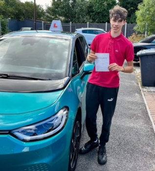 Congratulations to Louis Rowsell from Cambridge who passed his automatic driving test 1st time on the 19-8-22 after taking driving lessons with MR.L Driving School.