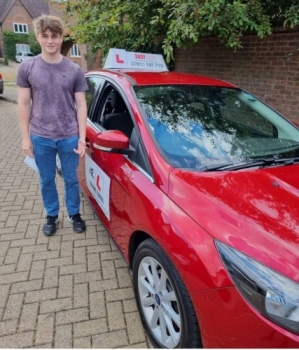 Congratulations to Finley Lumsden from Cambridge who passed his driving test 1st time on the 26-8-22 after taking driving lessons with MR.L Driving School.